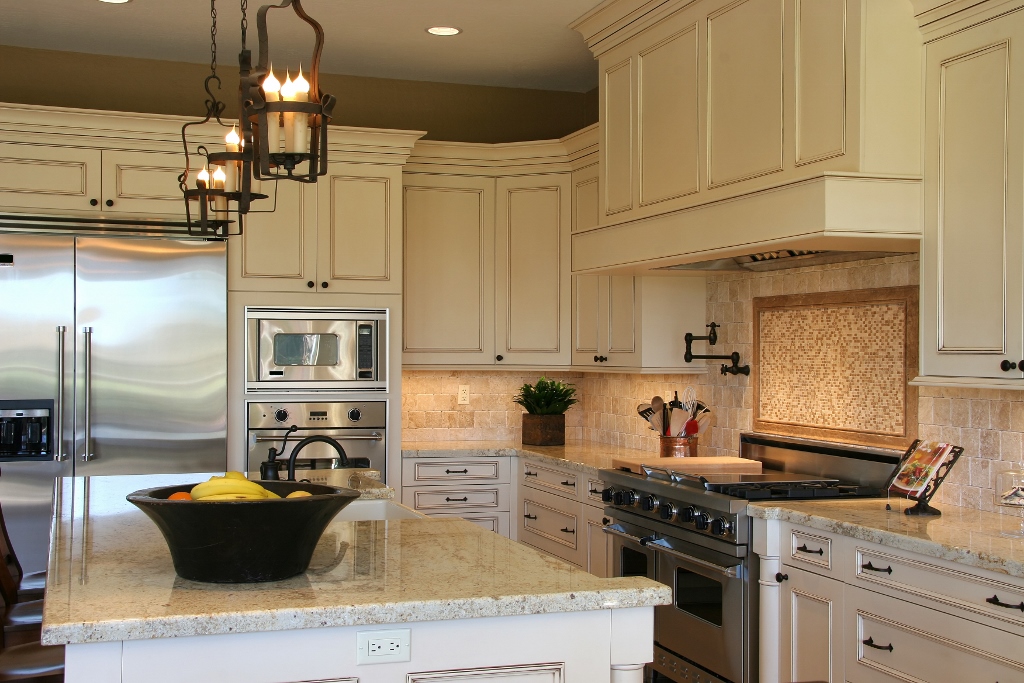 Kitchen Countertop & Backsplash